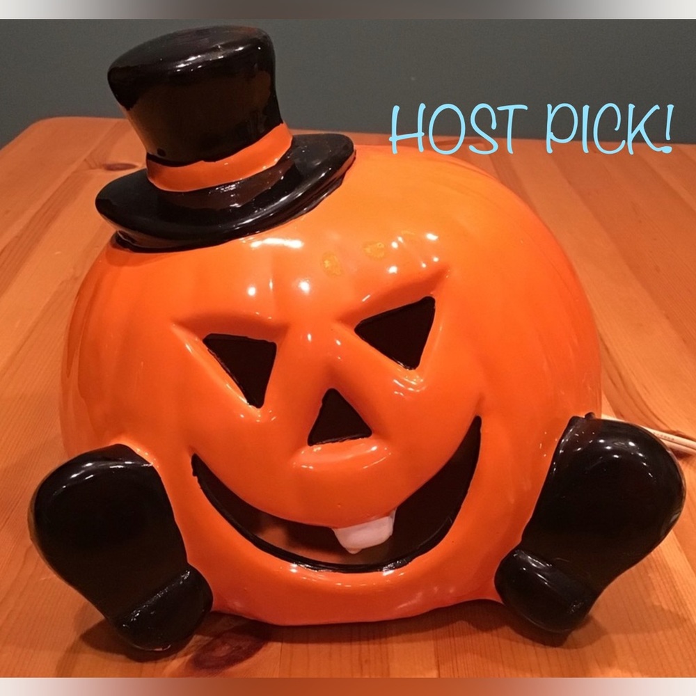 VINTAGE HALLOWEEN CERAMIC LIGHT UP JACK O’LANTERN WITH TOP HAT & SNAGGLE TOOTH